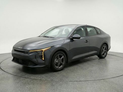 Used 2025 Kia K4 FWD image 3