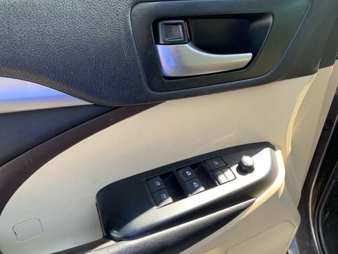 Used 2018 Toyota Highlander XLE FWD image 15
