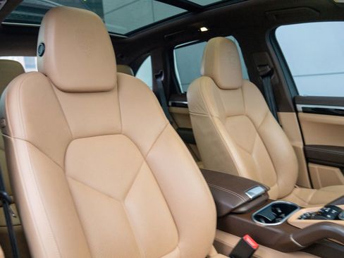 Used 2018 Porsche Cayenne S image 28