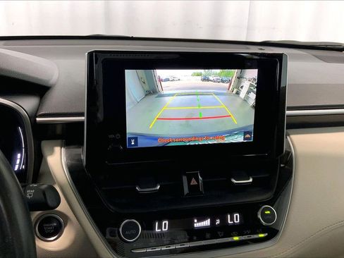 Used 2023 Toyota Corolla Cross XLE w/ Convenience Package FWD image 24