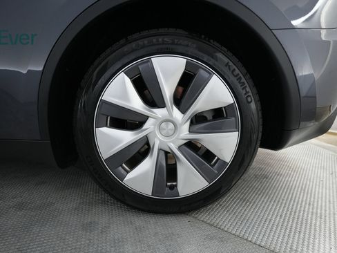Used 2023 Tesla Model Y Long Range AWD/4WD image 9