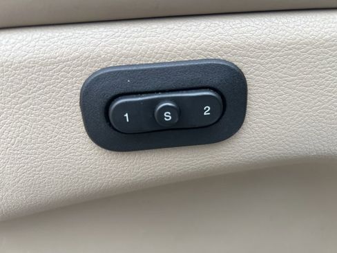 Used 2019 Jeep Grand Cherokee Overland AWD/4WD image 13