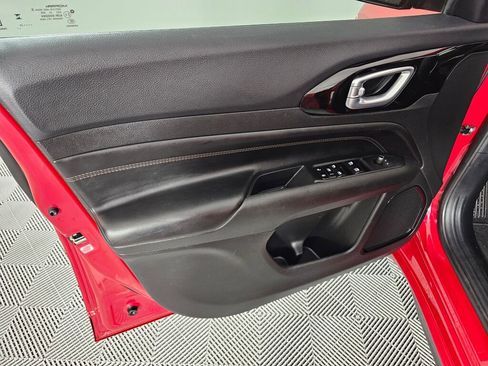 Used 2023 Jeep Compass Limited image 16