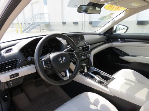 Used 2018 Honda Accord EX image 24