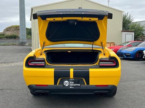 Used 2017 Dodge Challenger SRT Hellcat RWD image 8