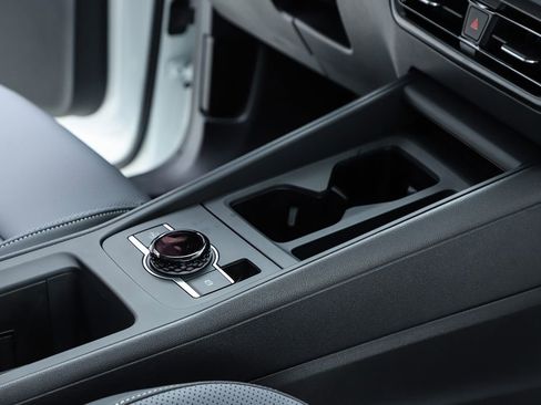 New 2026 Volkswagen Tiguan SE image 73