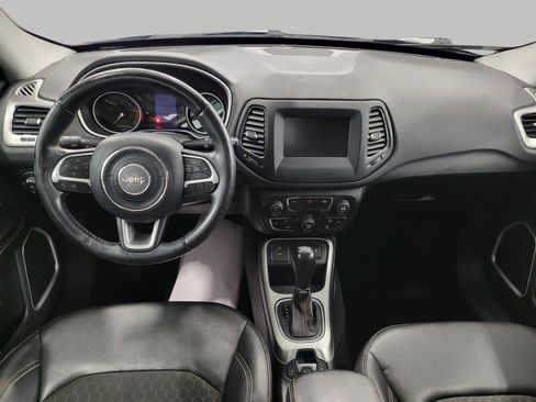 Used 2019 Jeep Compass Latitude w/ Cold Weather Group FWD image 7