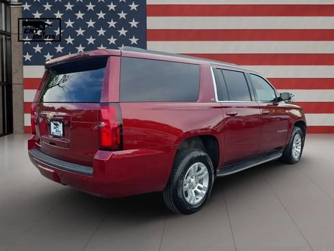 Used 2019 Chevrolet Suburban LT w/ Luxury Package AWD/4WD image 5