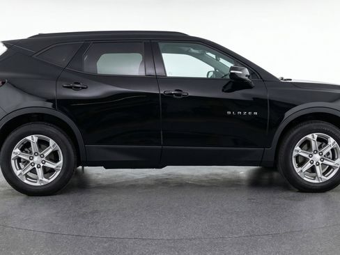 Used 2025 Chevrolet Blazer LT image 11