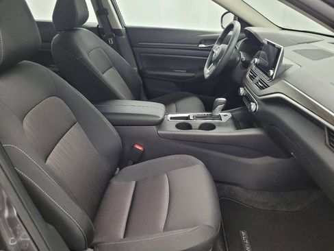 Used 2025 Nissan Altima 2.5 SV FWD image 21