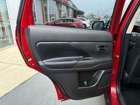 Used 2020 Mitsubishi Outlander SE image 35