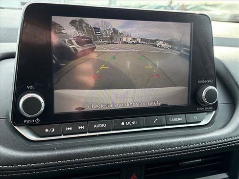 Used 2024 Nissan Rogue S image 12