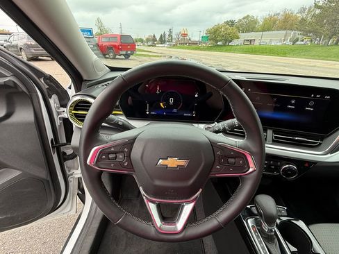 Certified 2024 Chevrolet Trax LT w/ Driver Confidence Package FWD image 17