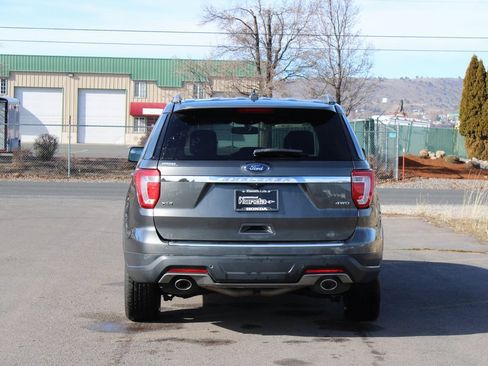 Used 2018 Ford Explorer XLT w/ Equipment Group 202A image 5