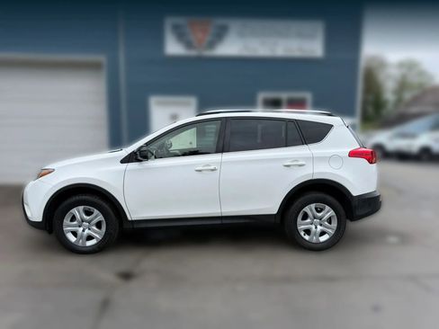 Used 2015 Toyota RAV4 LE AWD/4WD image 3