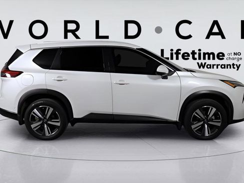 Used 2024 Nissan Rogue SL w/ SL Premium Package image 9