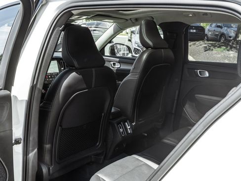 Used 2025 Volvo XC40 B5 Plus AWD/4WD image 27