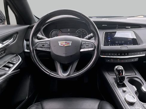 Used 2023 Cadillac XT4 Premium Luxury FWD image 5