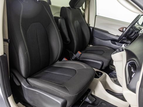 Used 2020 Chrysler Voyager LX FWD image 40