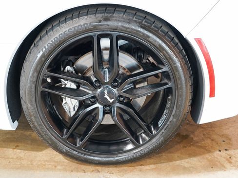 Used 2019 Chevrolet Corvette Stingray Coupe w/ 1LT RWD image 61