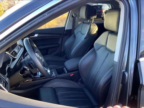 Used 2021 Audi Q5 e Premium Plus w/ Premium Plus Package image 17