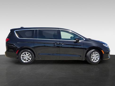 New 2025 Chrysler Pacifica Select w/ Uconnect Theater Family Group image 4