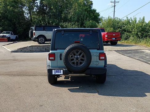 Used 2024 Jeep Wrangler Unlimited Sport AWD/4WD image 4