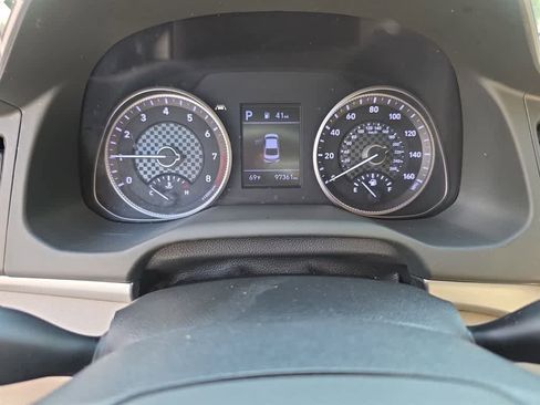 Used 2020 Hyundai Elantra SEL FWD image 19