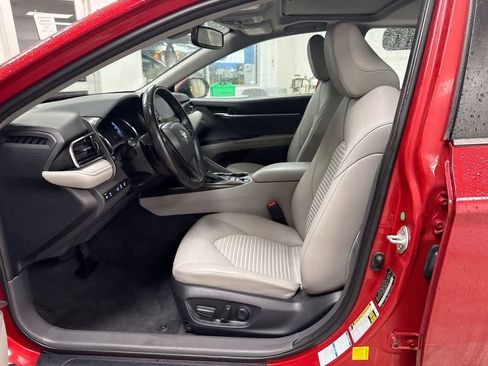 Used 2022 Toyota Camry SE image 18
