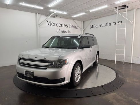 Used 2019 Ford Flex SE FWD image 3