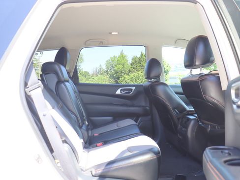 Used 2020 Nissan Pathfinder SV w/ Rock Creek Edition FWD image 18