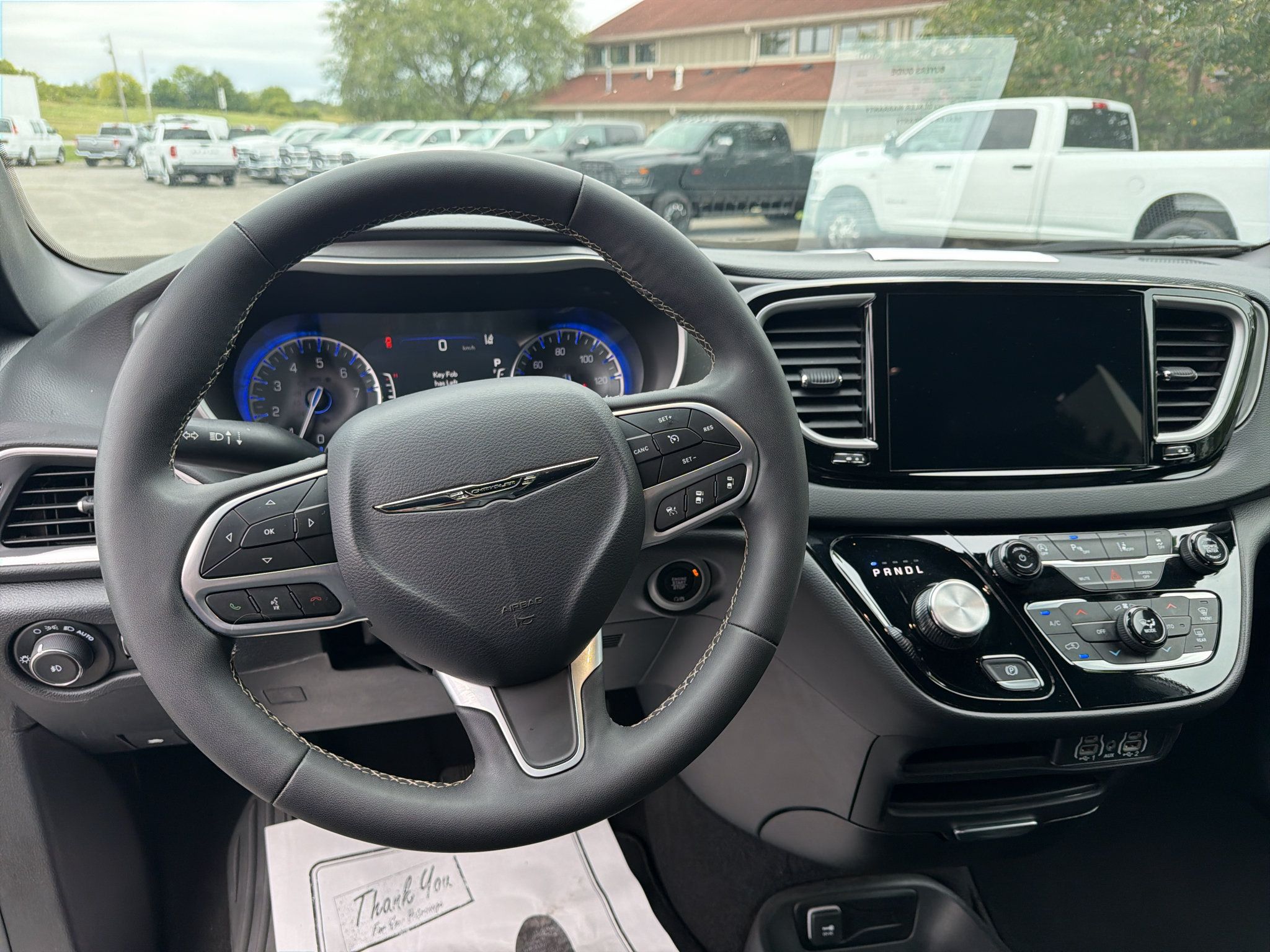 Used 2025 Chrysler Pacifica Select FWD image 11