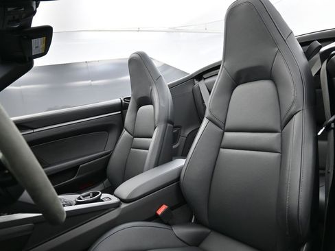 Used 2025 Porsche 911 Carrera image 5