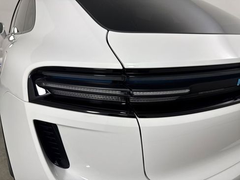Certified 2025 Porsche Macan Turbo Electric AWD/4WD image 18