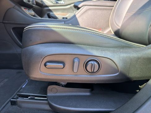 Used 2022 GMC Acadia Denali w/ Denali Ultimate Package image 11