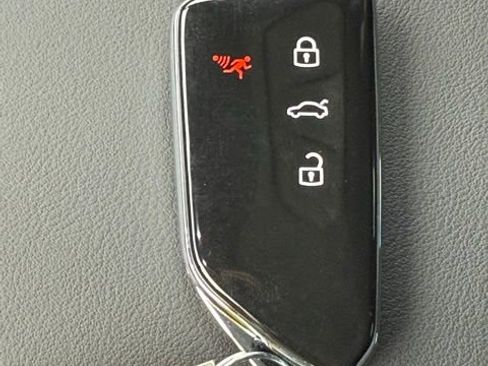 New 2025 Volkswagen ID.4 Pro image 14