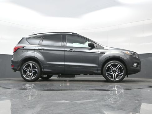 Used 2019 Ford Escape SEL image 31