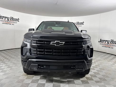 Used 2024 Chevrolet Silverado 1500 LT Trail Boss w/ Dark Appearance Package AWD/4WD image 2