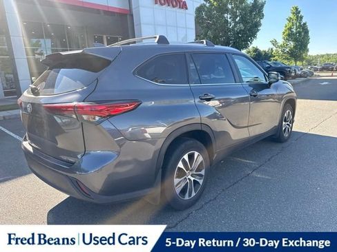 Used 2023 Toyota Highlander XLE AWD/4WD image 5