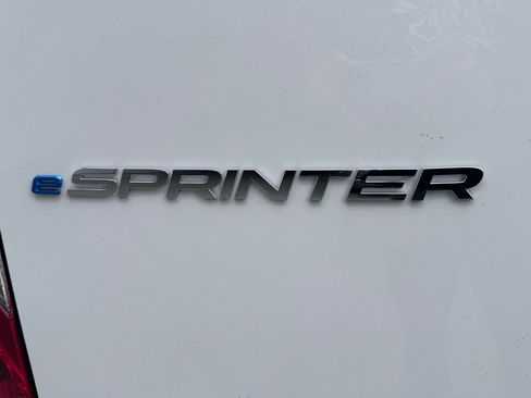 Used 2024 Mercedes-Benz eSprinter 170 Cargo image 12