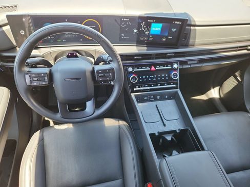 Used 2025 Hyundai Santa Fe Calligraphy AWD/4WD image 12