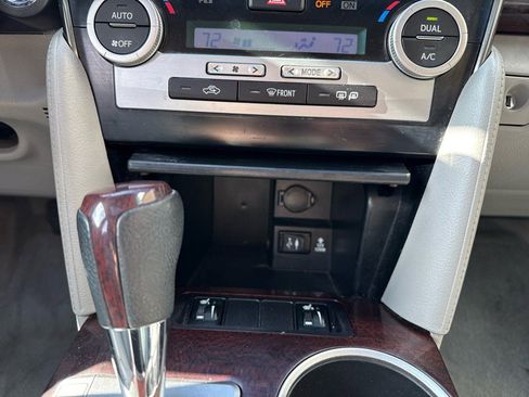 Used 2014 Toyota Camry XLE image 13