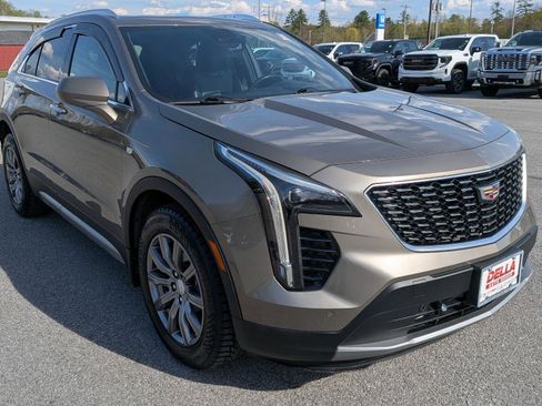 Used 2020 Cadillac XT4 Premium Luxury w/ Technology Package AWD/4WD image 3