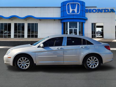 Used 2010 Chrysler Sebring Limited image 3