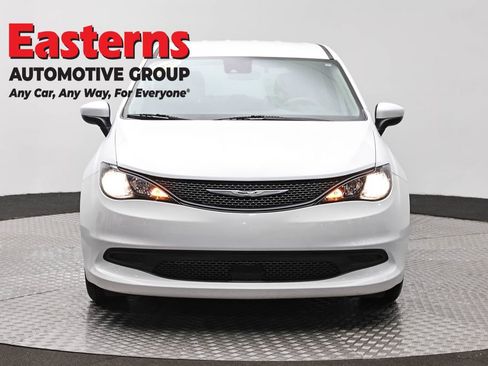 Used 2023 Chrysler Voyager LX FWD image 2
