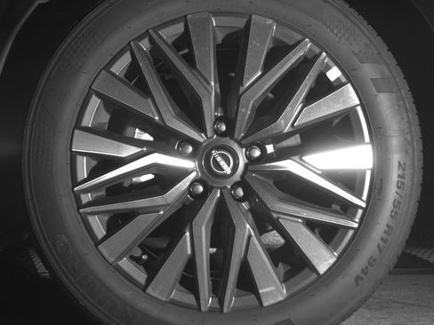 Used 2025 Nissan Altima 2.5 SV FWD image 12