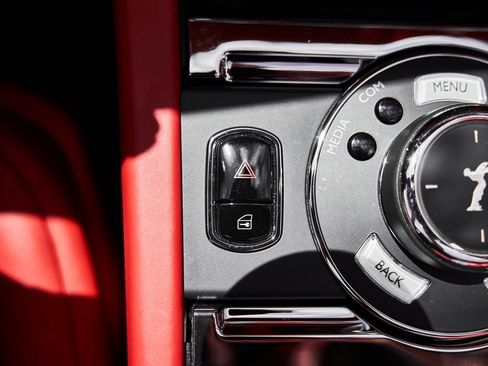 Used 2018 Rolls-Royce Dawn RWD image 63