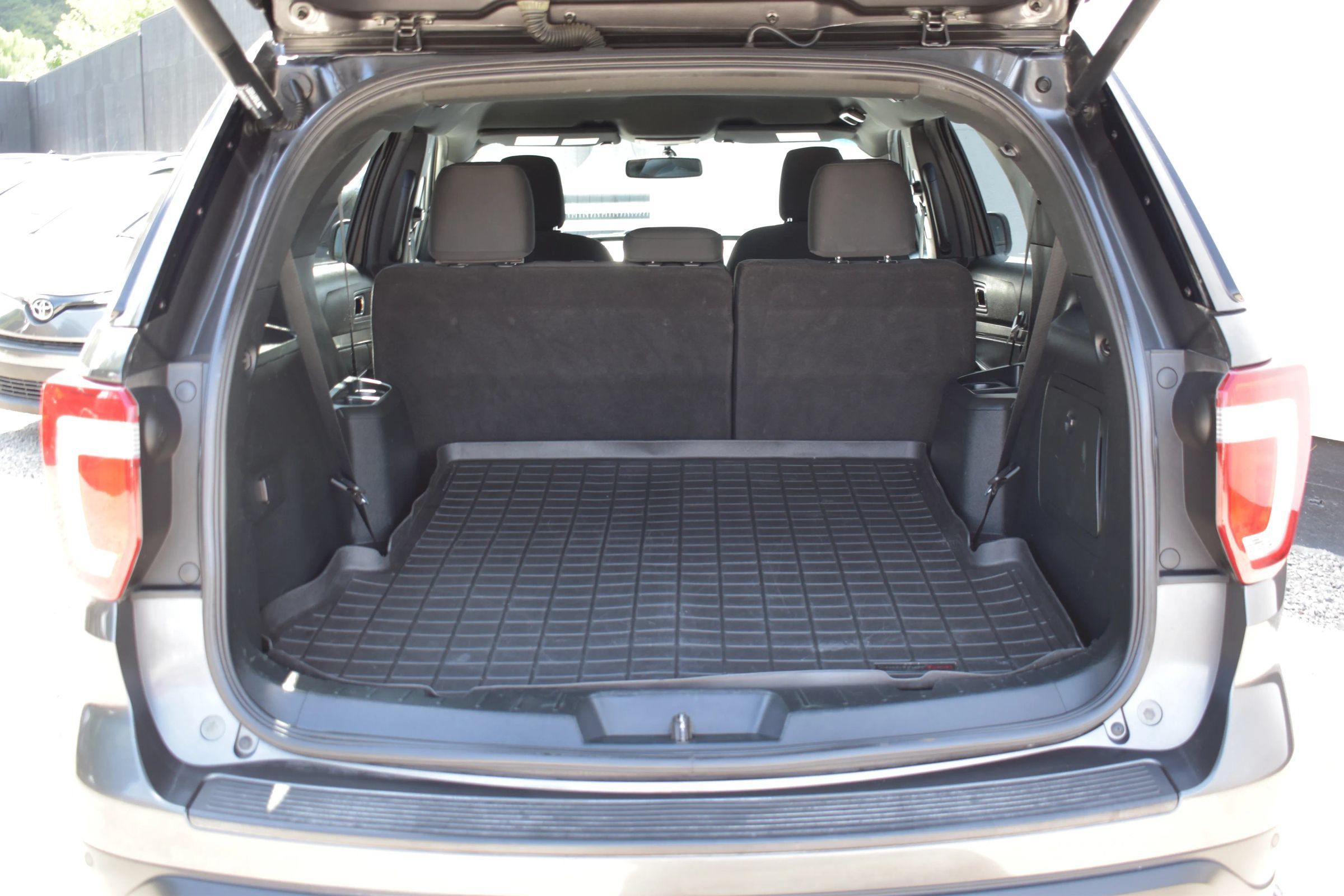 Used 2019 Ford Explorer XLT w/ Equipment Group 201A AWD/4WD image 28