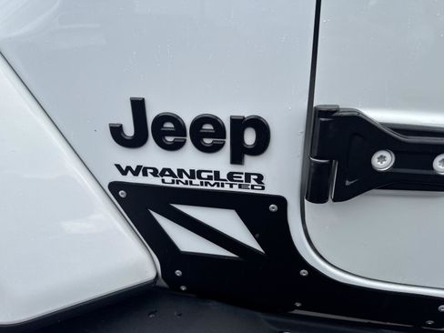 Used 2020 Jeep Wrangler Unlimited Sahara AWD/4WD image 10