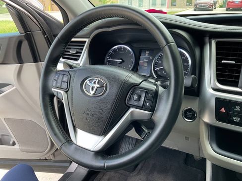 Used 2015 Toyota Highlander XLE AWD/4WD image 18